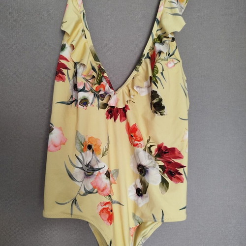 H&M one-piece swimsuit Medium, like new, colorful yellow with ruffles