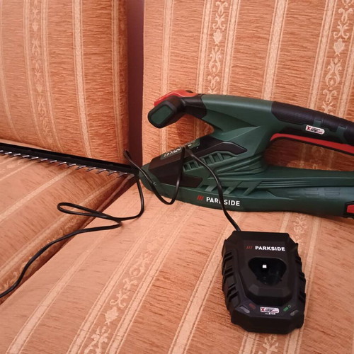 Parkside 12 V hedge trimmer like new with charging cable