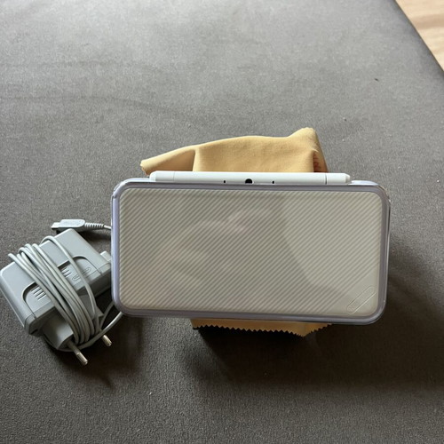 Nintendo New 2DS XL modded, white and lavender