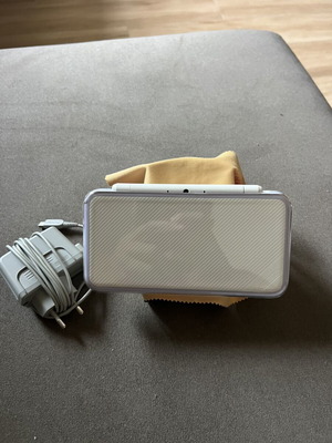 Nintendo New 2DS XL modded, white and lavender