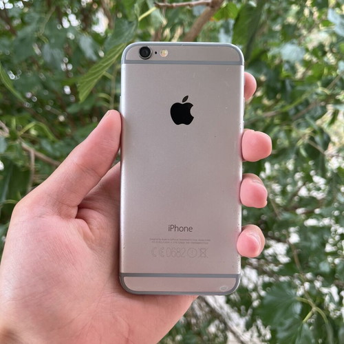 iPhone 6 silver unlocked, like new, 16GB, 90% battery health
