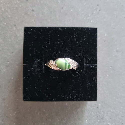 Vintage fashion ring with green cat's eye stone, new