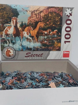 Puzzle της Dino με 1000 κομμάτια, τοπίο και άλογα σαν καινούργιο