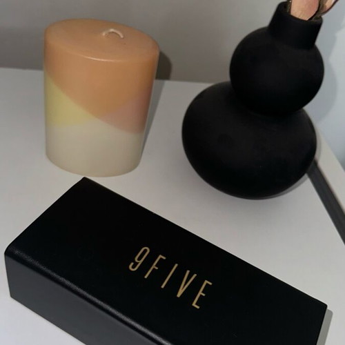 9Five sunglasses like new, black and gold
