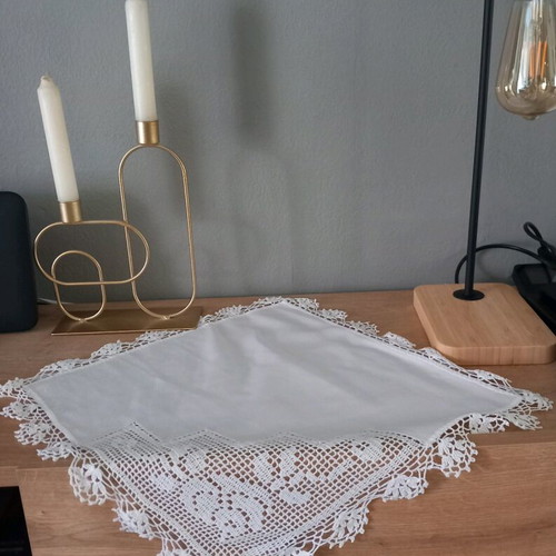 Square doilies new with knitted details, pack of 7 pieces