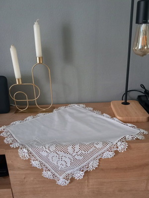 Square doilies new with knitted details, pack of 7 pieces