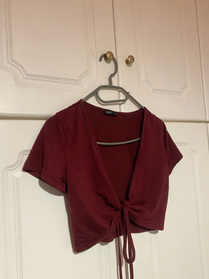 Burgundy Tie-Front Crop Top Shein like new, size S-M