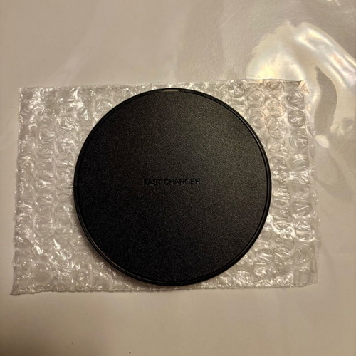 Wireless charger in black color like new