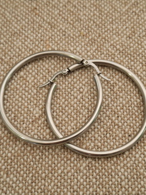 Steel hoop earrings like new, 5 cm diameter, silver color
