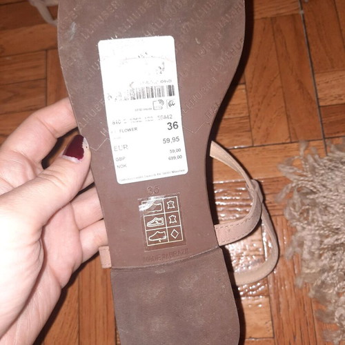 Sandals tan with flowers and pearls size 36 like new