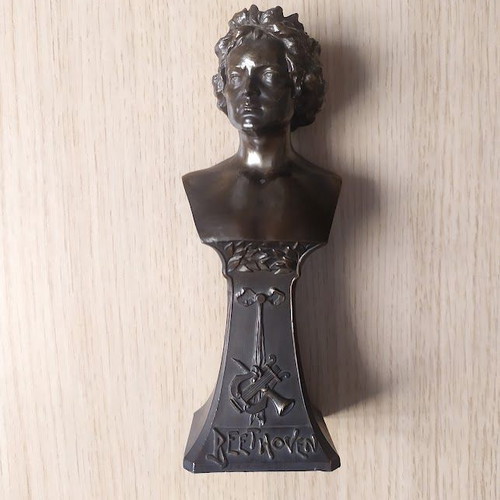 Metal Bust of Ludwig van Beethoven vintage, like new, 18x7 cm