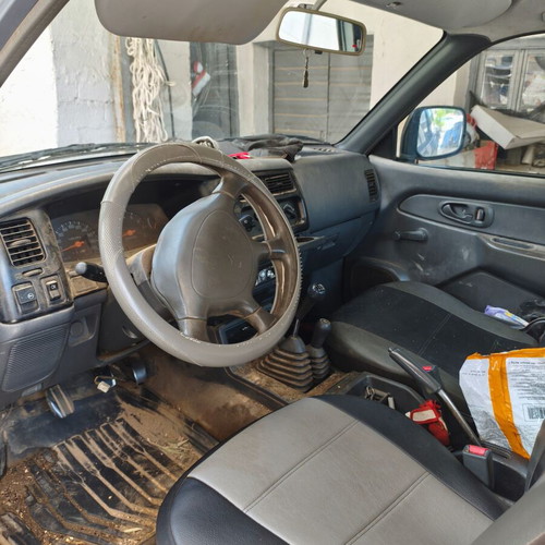 Mitsubishi L200 4x4 SUV like new, petrol, manual, 240000 km