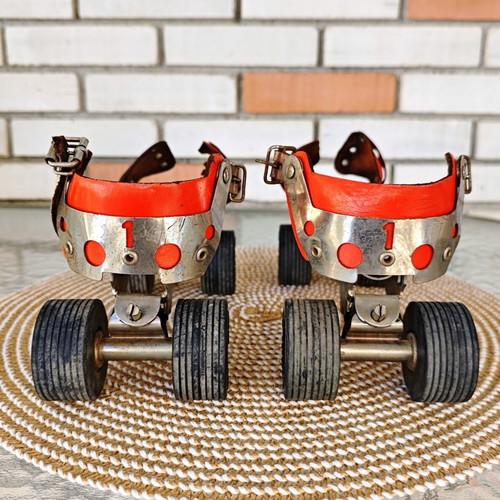 Vintage Polar Grand Prix metal quad skates used
