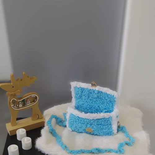Shoulder bag new, blue plush with gold clasp and chain