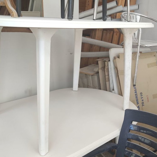 Table new, spacious