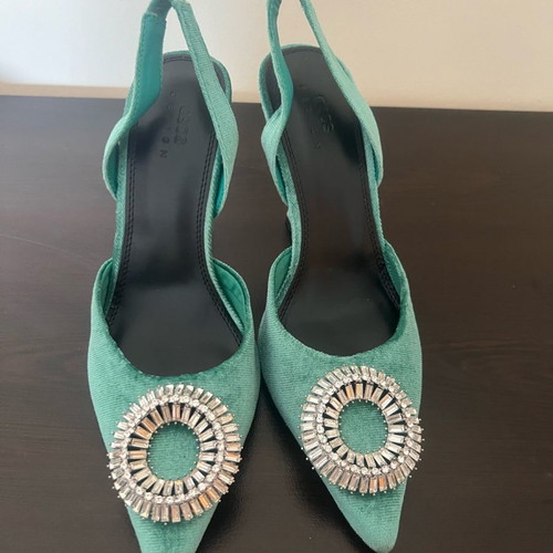 High-heeled shoes new, size 38, green with jewel