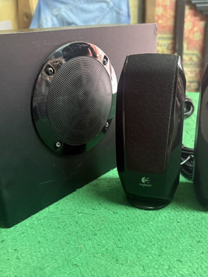 Logitech S-220 2.1 ηχοσύστημα μεταχειρισμένο με subwoofer