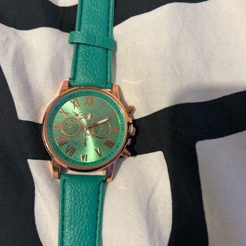 Wristwatch new unisex with green synthetic leather strap