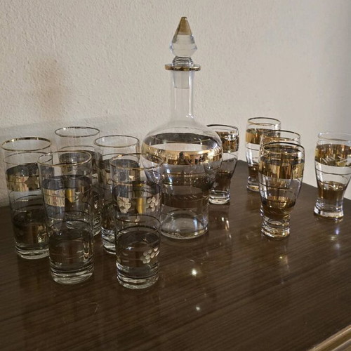 Vintage decanter set with 2 sets of 5 glasses like new
