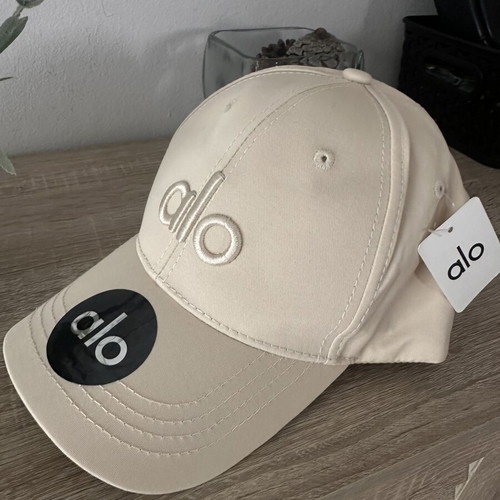 Alo Yoga Off Duty Cap like new, beige