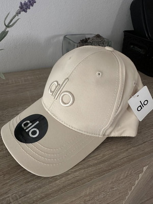 Alo Yoga Off Duty Cap like new, beige
