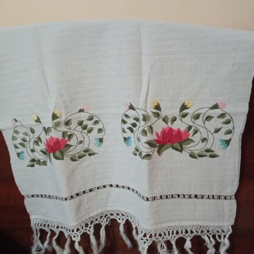 Handmade embroidered vintage table runner 1987 like new