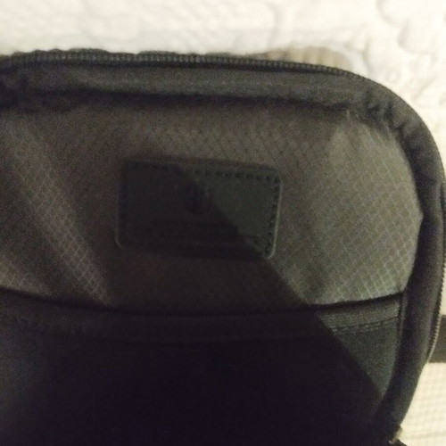 Arctic Hunter XB00541 Crossbody Sling Bag like new, black