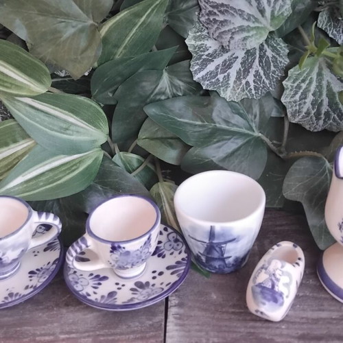 Vintage συλλογή Delft Blue χειροποίητη ζωγραφική, σετ 5 κεραμικών με ξύλινο τσόκαρο