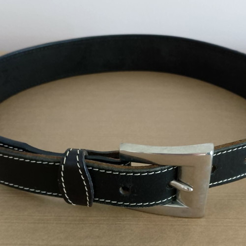 Leather belt black with white stitching like new, size 75 cm