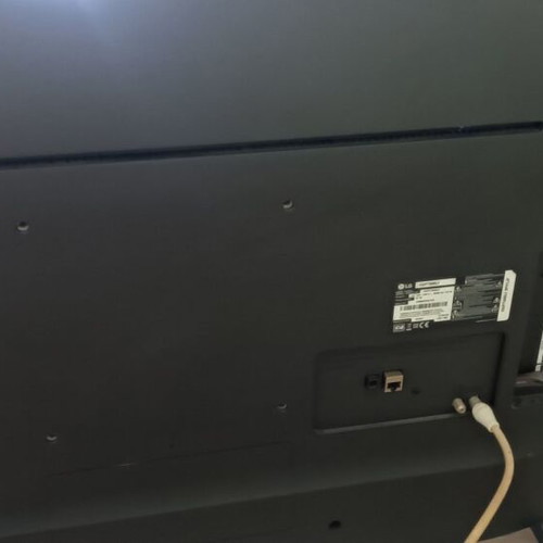 LG SmartTV 43" model 2021 like new
