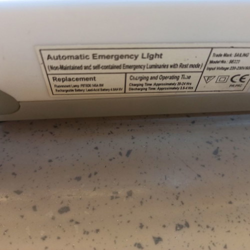 Automatic emergency lamp used for homes and stores