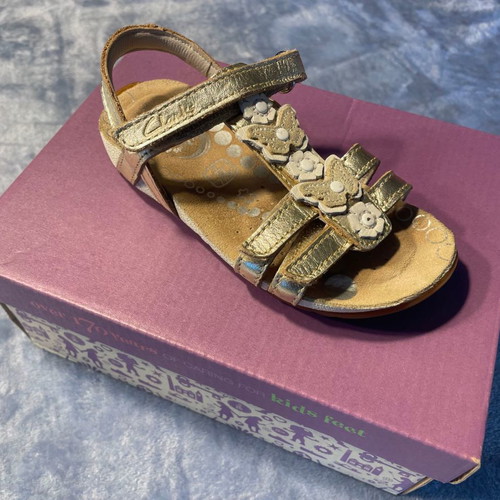 Clarks kids leather sandals No 24