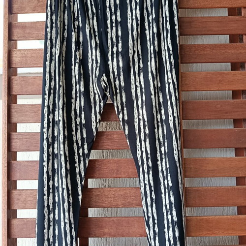 Casual pants XL with elastic waist, black and beige pattern, like new