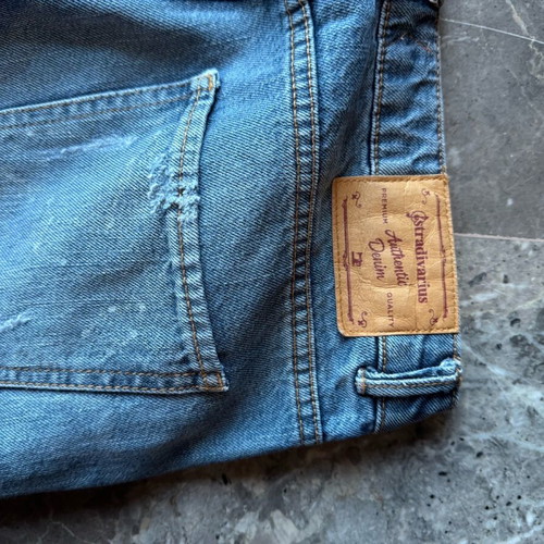 Women's blue jeans with rips and unique zipper like new