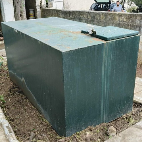 Oil tank 1000 liters like new in excellent condition