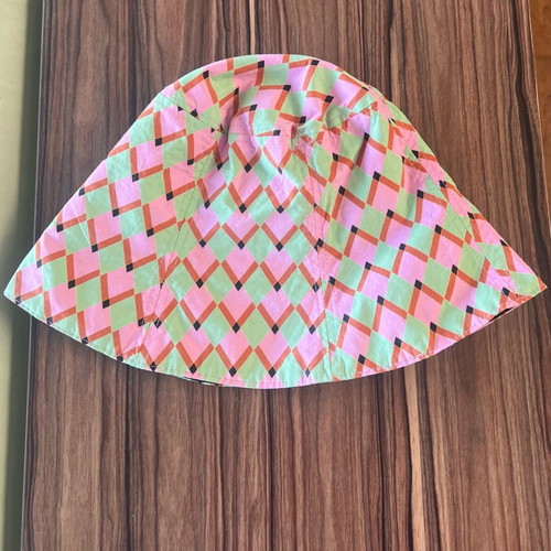 Zara women's hat small with geometric patterns, like new, cotton