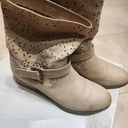 Bata boots natural leather like new, beige