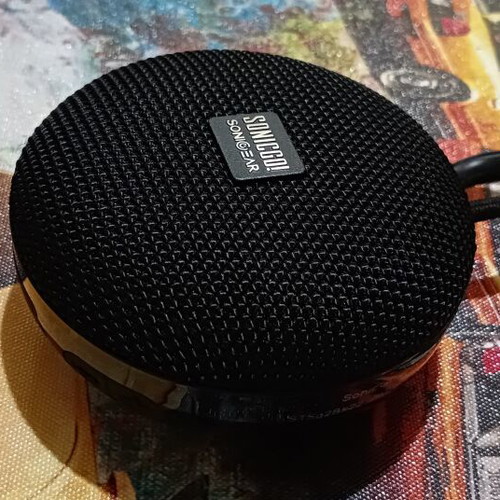Portable Bluetooth speaker like new with radio and TF card