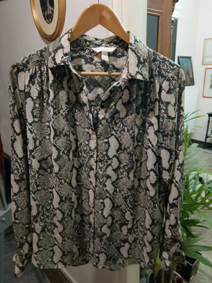 H&M shirt animal print snake size 38 like new