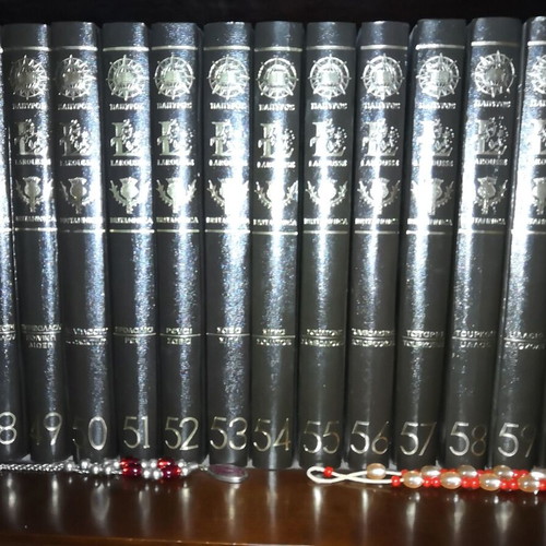 Papyrus Larousse Britannica encyclopedia set like new, 61 leather-bound black volumes