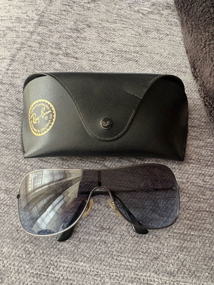 Ray Ban blue sunglasses like new, size small