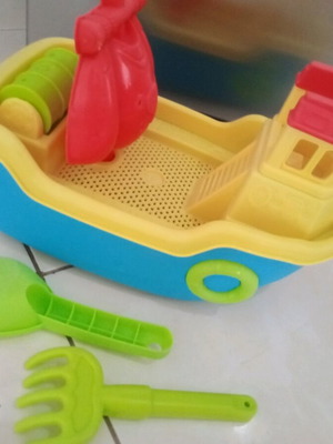 Sand boat set like new