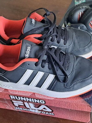 Adidas nr 39.1/3..αυθεντικά..