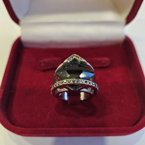 Ring with black accent used