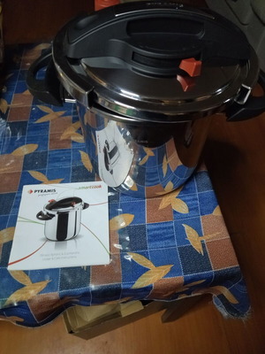 Pyramis 8L Pressure Cooker with Manual, New