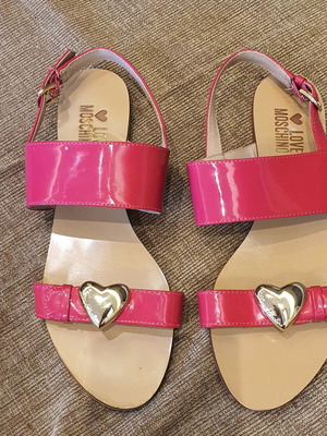 Love Moschino πέδιλα λουστρίνι νούμερο 38 σαν καινούργιο φούξια