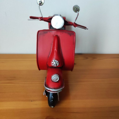 Vespa metal miniature scooter new, red with tag