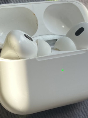 AirPods 2-ро поколение MagSafe като нови