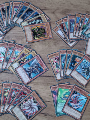 YuGiOh Starter Kit mint/near mint condition with 110 cards