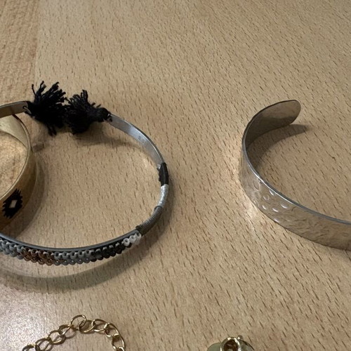 Stainless steel necklaces and bracelets, gold and silver colors
